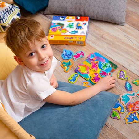 ZESTAW MAGNETYCZNY DINOZAURY Z TABLICĄ MAGNESY UKŁADANKA ROTER KAFER